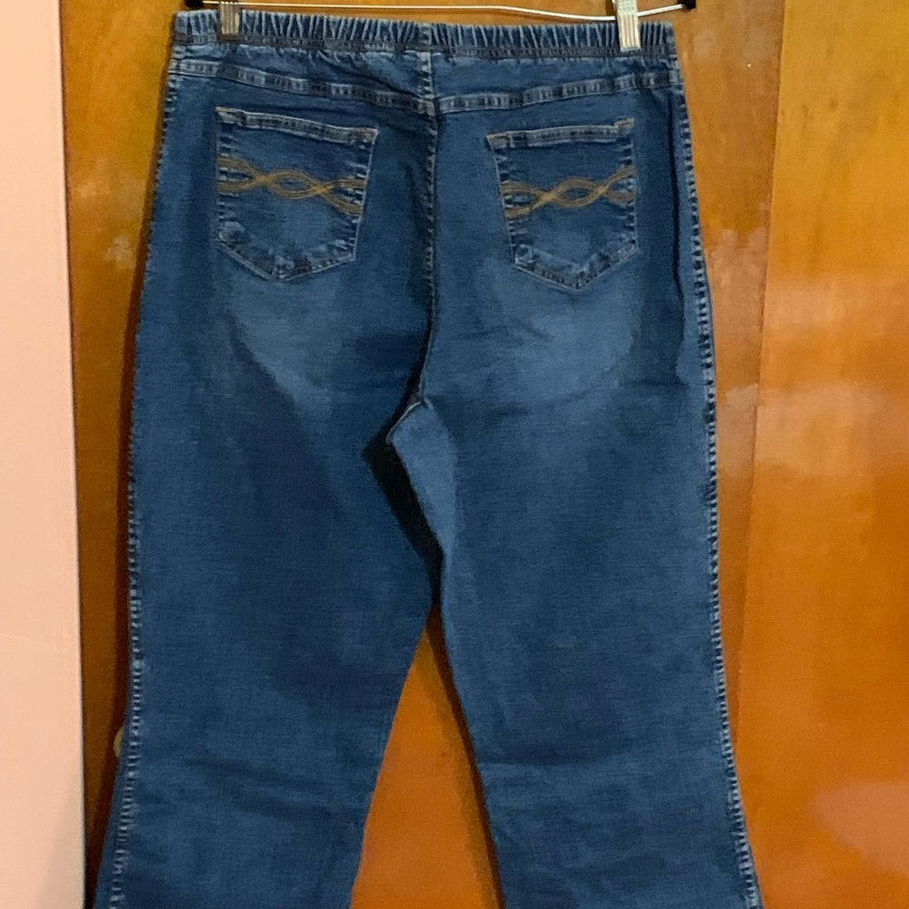 DENIM AND COMPANY DETAILED BACK POCKET PULL ON FLARE LEG JEANS PL